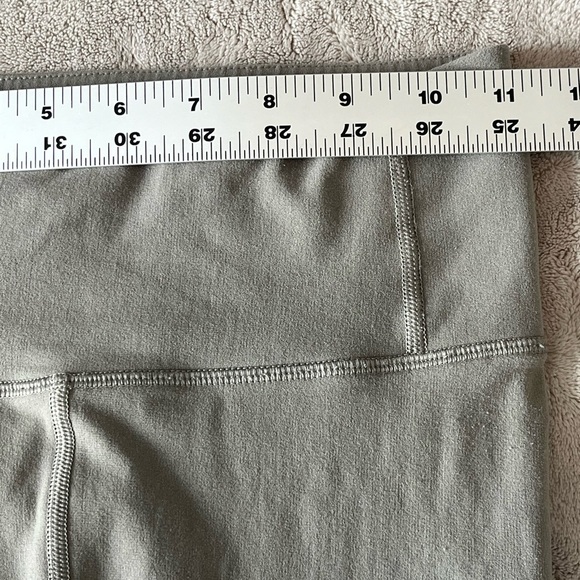 Lululemon Reveal Tight Mindful Motion Carbon Dust Size 4 Athletic Workout - Picture 13 of 15